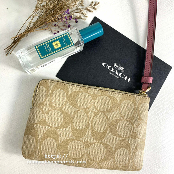 香港現貨 Coach Corner Zip Wristlet In Signature Coated Canvas With Leather Stripe