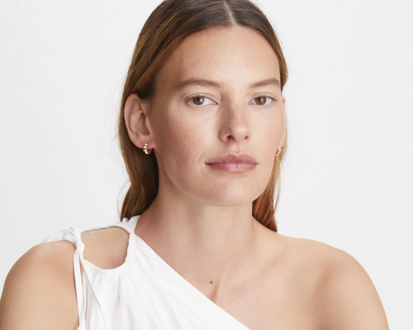 香港現貨tory342  Tory Burch Serif-T Enamel Huggie Hoop Earrings