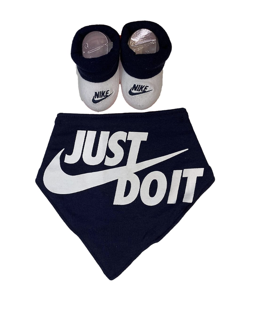 香港現貨 Nike 2 件套裝 （嬰兒圍兜和襪子)