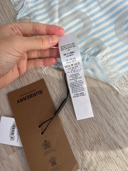 Burberry 方巾