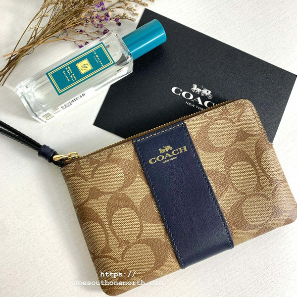 香港現貨 Coach Corner Zip Wristlet In Signature Coated Canvas With Leather Stripe