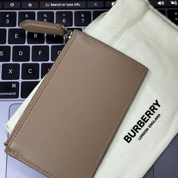 BBR001 Burberry 奶茶色卡套 連防塵袋