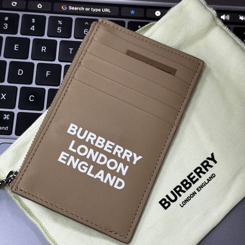 BBR001 Burberry 奶茶色卡套 連防塵袋