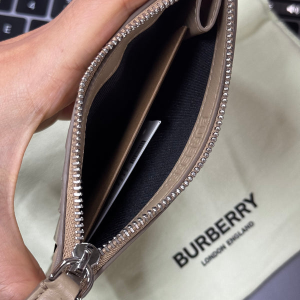 BBR001 Burberry 奶茶色卡套 連防塵袋