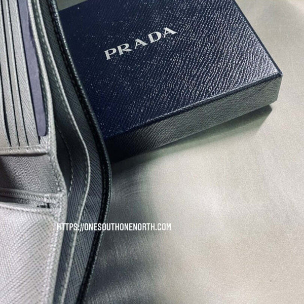 香港現貨 Prada Saffiano Leather Bifold Wallet with Coin Pouch