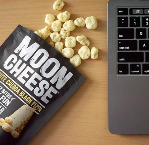 mc002 Moon Cheese 起司 黑胡椒 白車打芝士 零食 1袋 KETO 生酮必食 57g 唔生酮都可以減肥食 【平行進口】