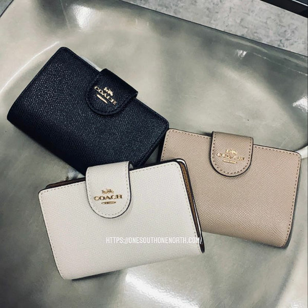 香港現貨 Coach Medium Corner Zip Wallet