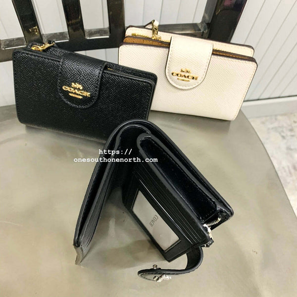 香港現貨 Coach Medium Corner Zip Wallet