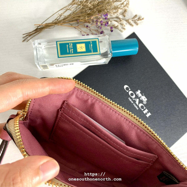 香港現貨 Coach Corner Zip Wristlet In Signature Coated Canvas With Leather Stripe