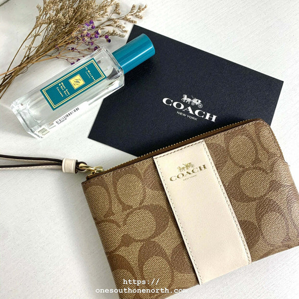 香港現貨 Coach Corner Zip Wristlet In Signature Coated Canvas With Leather Stripe