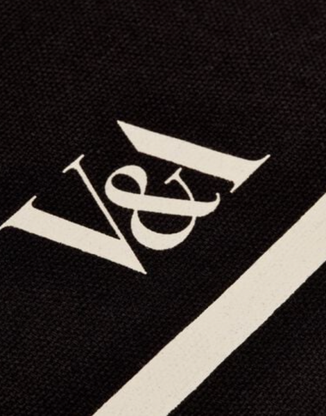 香港現貨 V&A Gabrielle Chanel. Fashion Manifesto black tote bag